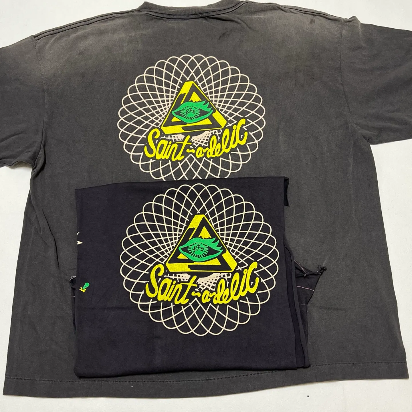 Printing proofing SAINT Mxxxxxx SS TEE/SAINT MX6/BLK Little devil bee distressed TEE Washed black S-XL Tube fabric Assute garment dyeing Rewashed and faded to make old holes Correct version Original consistent main mark/washed mark/cherub mark Original consistent printing restoration Distressed treatment Top purchasing level
